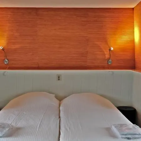 Hotelhuisje #b Warmenhuizen