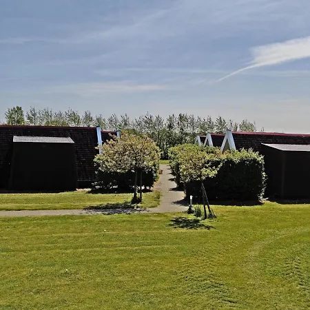 Hotelhuisje #b Holiday home *