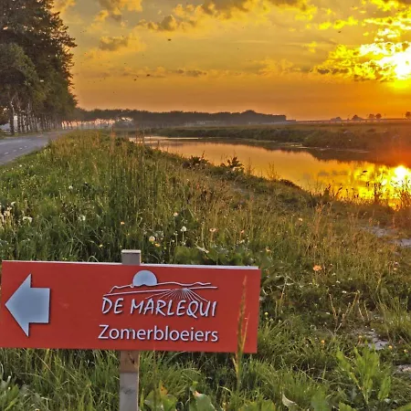 Hotelhuisje #b Dom wakacyjny