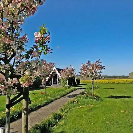 Hotelhuisje #b Holiday home *