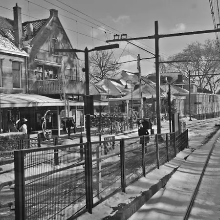 Hotelhuisje #b * Warmenhuizen