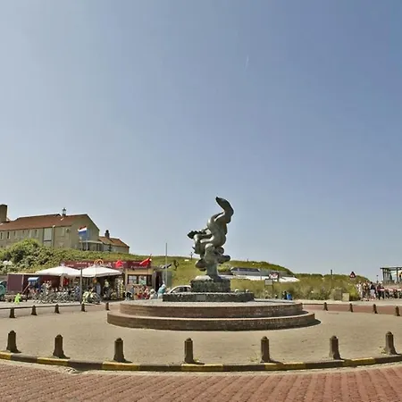 Hotelhuisje #b * Warmenhuizen