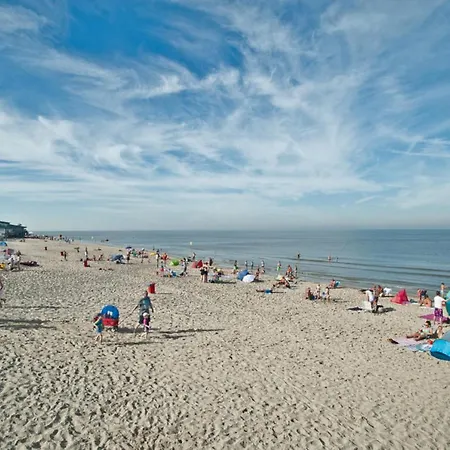 Hotelhuisje #b * Warmenhuizen