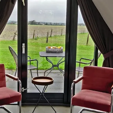 Hotelhuisje #b Warmenhuizen