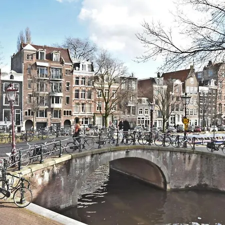 Hotelhuisje #b * Warmenhuizen